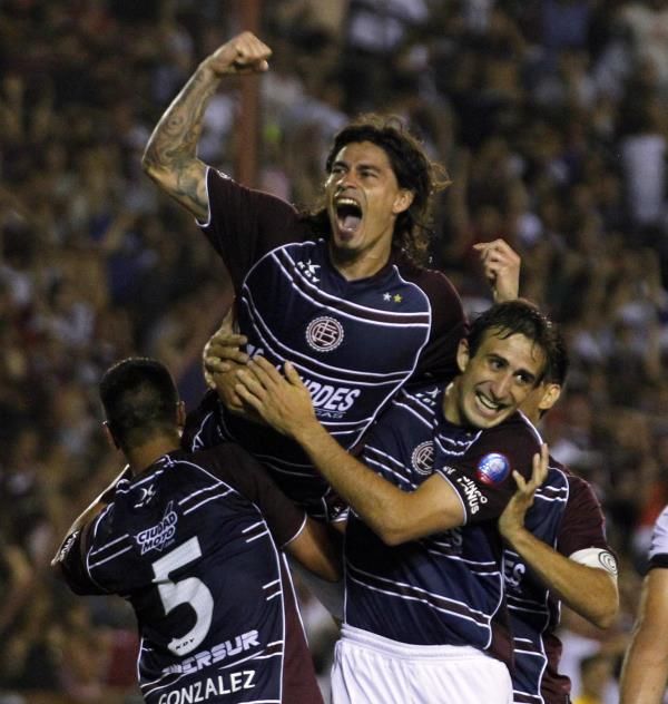 2013-12-12t012731z_1440896026_gm1e9cc0q5s01_rtrmadp_3_soccer-latam-sudamericana_reuters