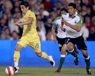 الأرجنتيني إيزيكييل جاراي صاحب القميص الابيض