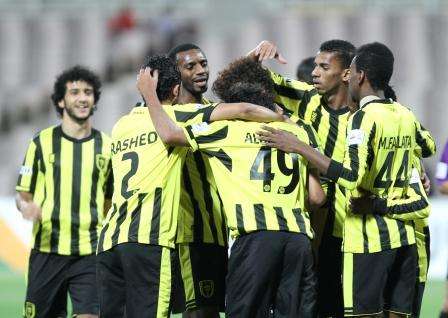 كريري وسط اللاعبين الشبان في لقاء اليوم امام نجران