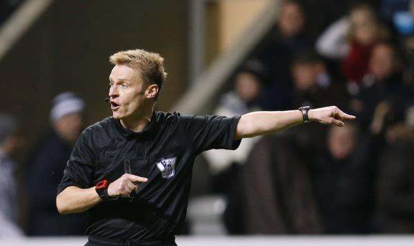 الحكم مايك جونز