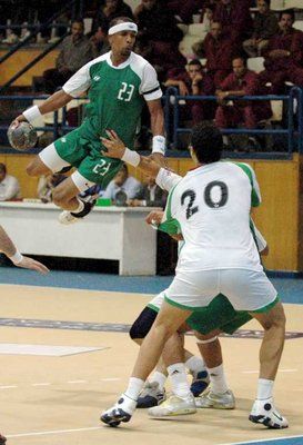 جانب من مباراة السعودية والجزائر