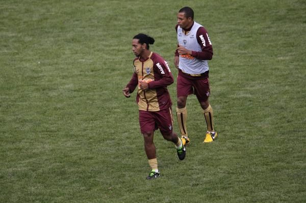 2013-03-10t233255z_442648197_gm1e93b0kuw01_rtrmadp_3_soccer-libertadores_reuters