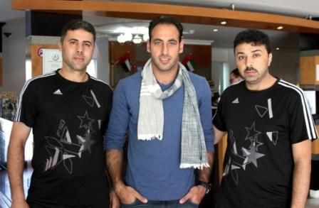 صالح يتوسط المدربين جمال محمود ومكرم دبوب