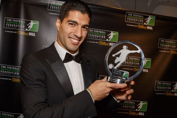 سواريز لاعب العام في انجلترا