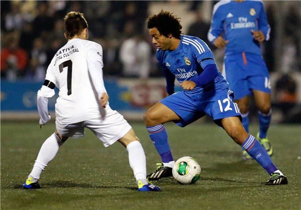 لقطة من لقاء الذهاب بين الفريقين