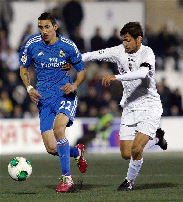 لقطة من لقاء الذهاب بين الفريقين