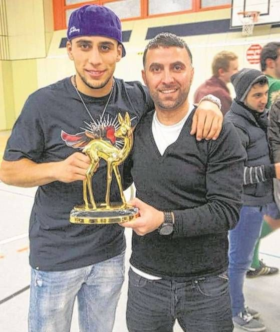 التونسي انيس بن حتيرة يتلقى جائزة من اليونسكو