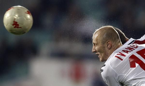 2012-10-12t195657z_2134869273_gm1e8ad0axm01_rtrmadp_3_soccer-world_reuters