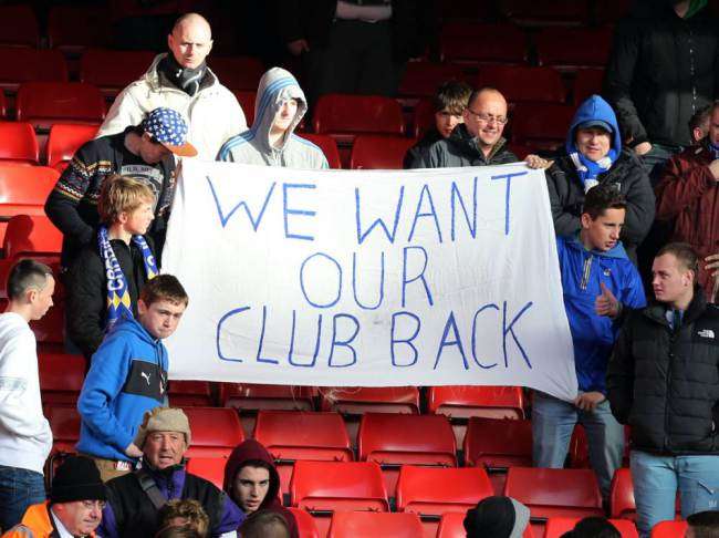 جماهير كارديف تعبر عن غضبها علي رئيس النادي 