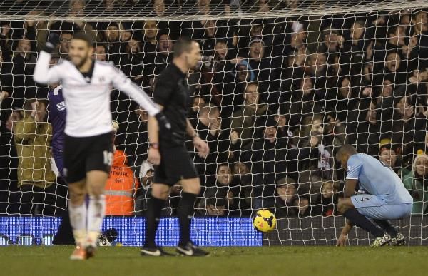 2013-12-21t164655z_2099037342_gm1e9cm01yl01_rtrmadp_3_soccer-england_reuters