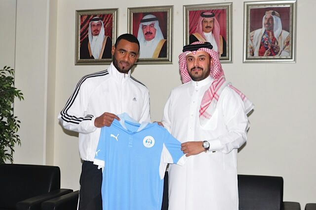  راشد جمال يحمل قميص الرفاع بعد توقيع عقد انضمامه للفريق