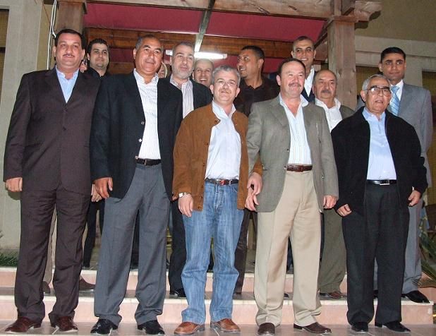 صورة تجمع اسرة ادارة النادي الفيصلي وشباب الاردن وبعدسة كووورة