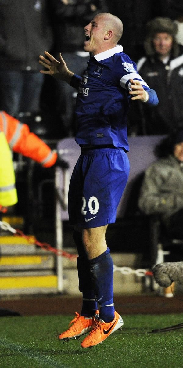 2013-12-22t180014z_36633289_gm1e9cn05hh02_rtrmadp_3_soccer-england_reuters