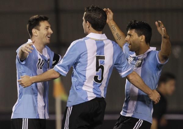 2013-09-11t021225z_623906724_gm1e99b0s8m01_rtrmadp_3_soccer-world_reuters