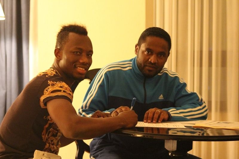 آدامز يوقع للنهضة