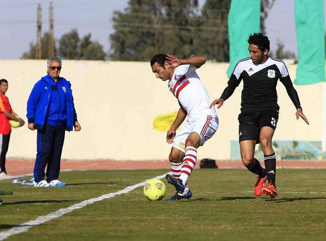 أحمد سمير أثناء لقاء الزمالك والمصري في الدوري الممتاز