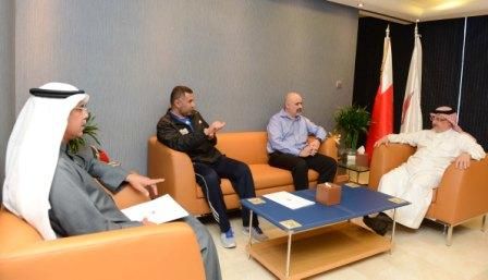 عسكر خلال استقباله المحاضر الكندي