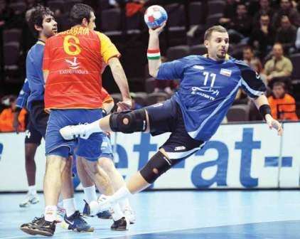 عبدالله الذياب يودع الازرق الكويتي أمام قطر في مباراة اعتزاله