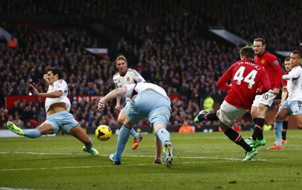 2013-12-21t154611z_859247579_gm1e9cl1tuq01_rtrmadp_3_soccer-england_reuters
