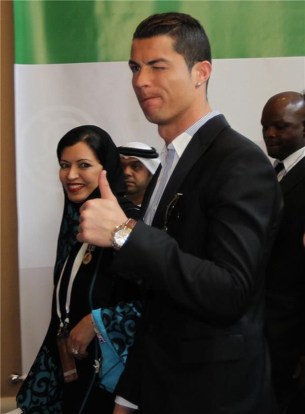 لحظة وصول النجم البرتغالي مقر المؤتمر