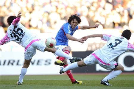 المخضرم شونسوكي ناكامورا عند تسجيله الهدف الثاني بمرمى فريق ساجان توسو