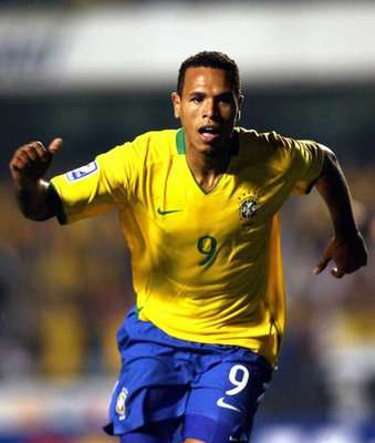 البرازيلي لويز فابيانو 