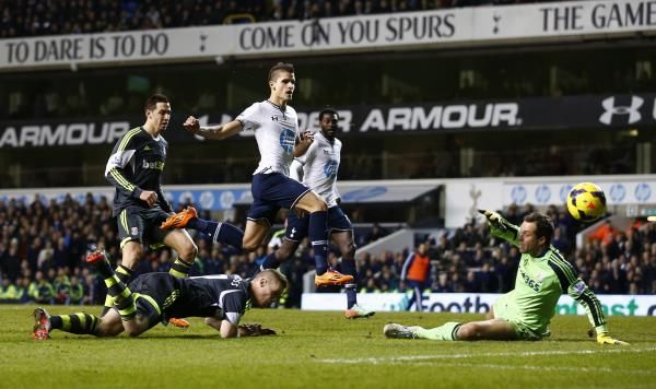 2013-12-29t175334z_1423157885_gm1e9cu053j01_rtrmadp_3_soccer-england_reuters