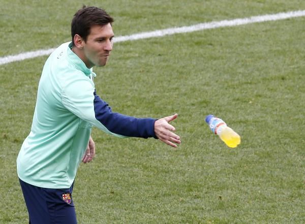 ميسي في أول مران له مع برشلونة عقب عودته