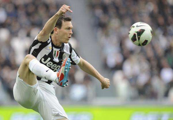 2013-04-06t171628z_485718893_gm1e94703fg01_rtrmadp_3_soccer-italy_reuters
