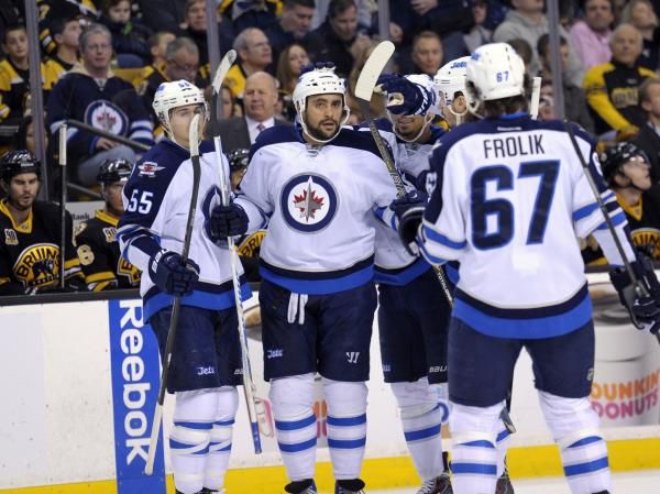 2014-01-04t211844z_695480413_nocid_rtrmadp_3_nhl-winnipeg-jets-at-boston-bruins_reuters