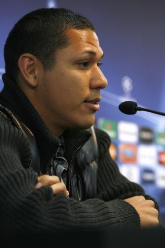 2010-11-23t142224z_01_hjk14_rtridsp_3_soccer-champions_reuters
