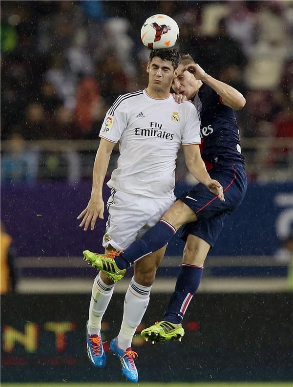 موراتا (يمين)