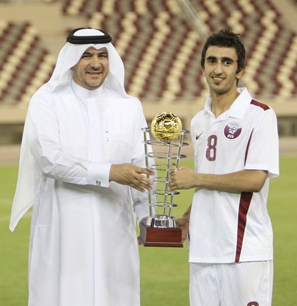  لاعب منتخب قطر على أسد