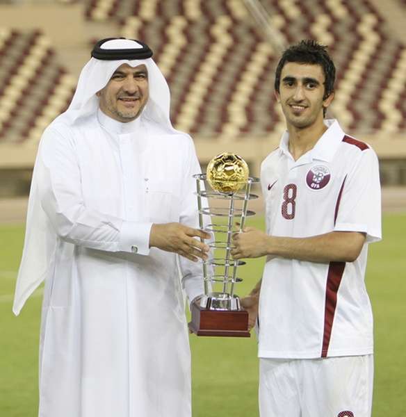  لاعب منتخب قطر على أسد