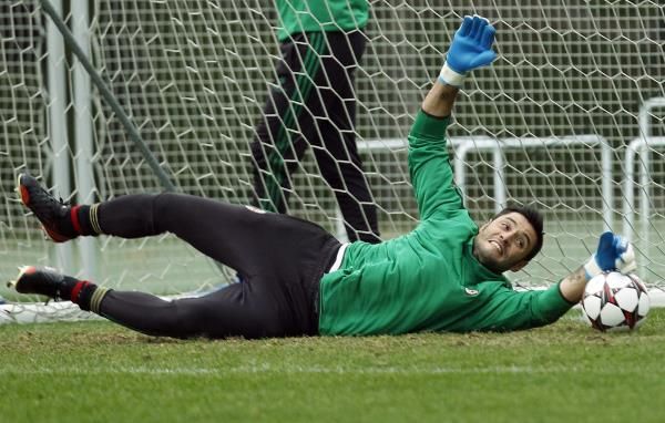 2013-10-21t161028z_1359694969_gm1e9am00dn01_rtrmadp_3_soccer-champions_reuters