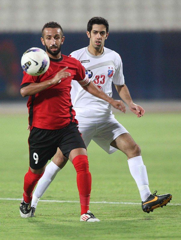 محمد يوسف اثناء مباراة الكويت التي تعرض خلالها للإصابة
