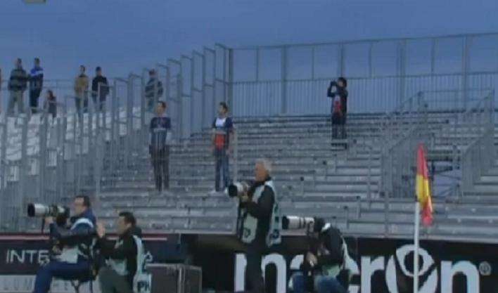 3 مشجعين فقط لسان جيرمان في المدرجات