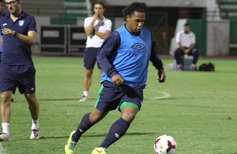 دي اوليفيرا يشارك في تدريب الاهلي