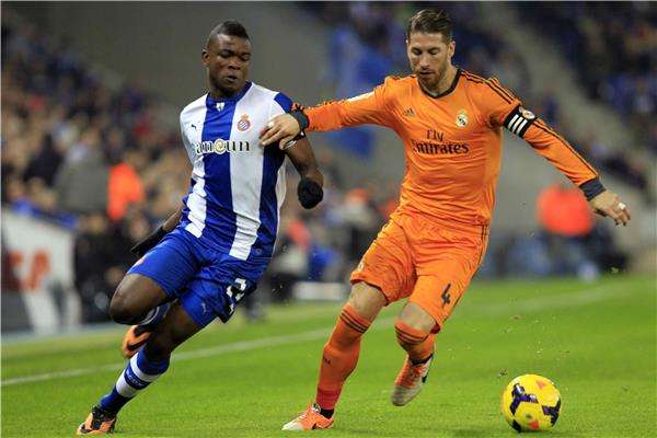 راموس (يمين) خلال مباراة إسبانيول