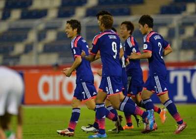 فرحة لاعبي منتخب اليابان الأولمبي بعد تسجيلهم هدف التعادل