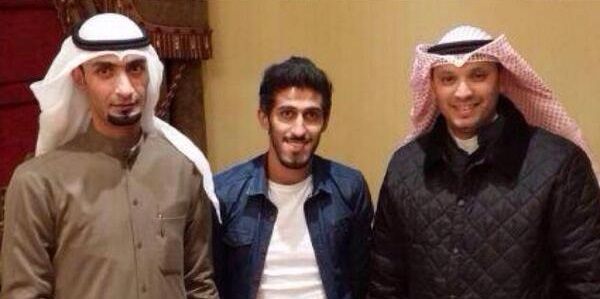 إسماعيل عبداللطيف يتوسط جاسم الهويدي ووكيله عبدالله الحمدان