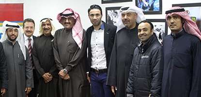 ادارة نادي الكويت مع جواد نيكونام ووكيل اعماله بعد التوقيع