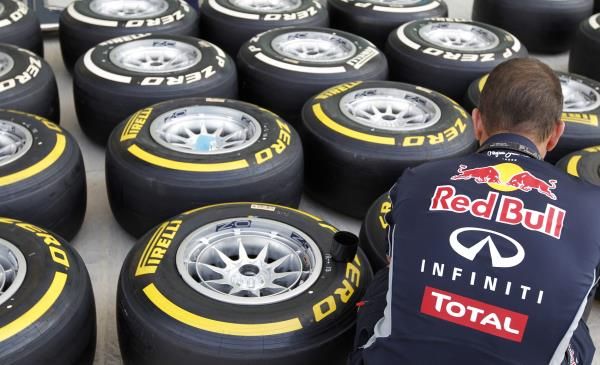 2013-10-31t132102z_1454942620_gm1e9av1n6301_rtrmadp_3_motor-racing-prix_reuters