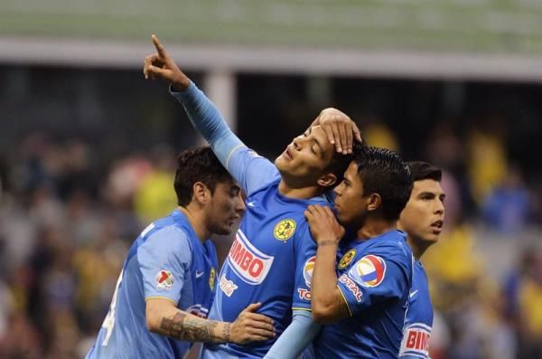 لاعبو كلوب أمريكا يحتفلون بتسجيل هدف في مرمى ليون 