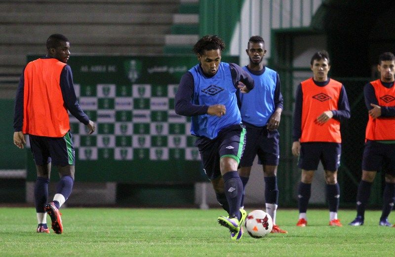 أوليفيرا يسدد في تدريب الأهلي اليوم