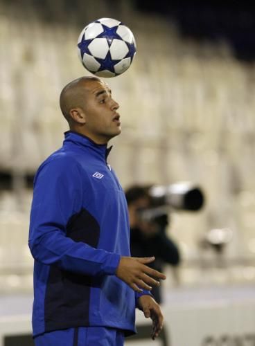 2010-11-01t190916z_01_hjk04_rtridsp_3_soccer-champions_reuters