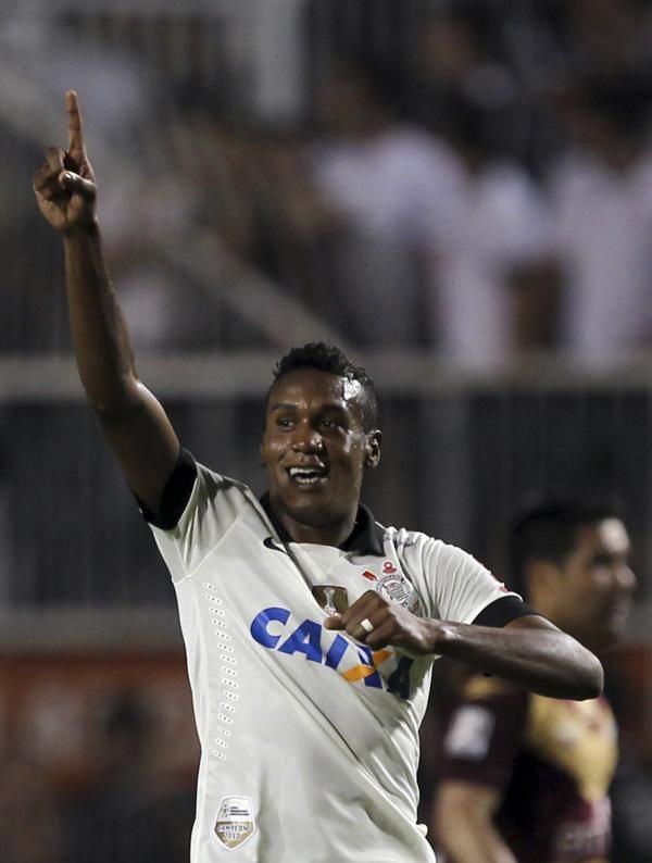 2013-04-11t031230z_1698684504_gm1e94b0v0901_rtrmadp_3_soccer-latam-libertadores_reuters