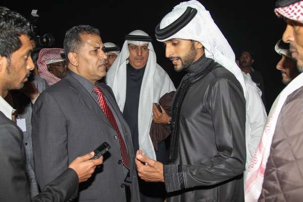 ناصر بن حمد يتحدث إلى رئيس تحرير كووورة