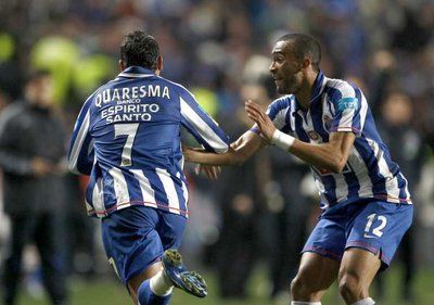 كواريزما يحتفل بهدفه في مرمي بنفيكا