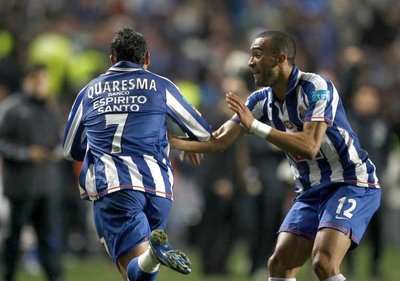 كواريزما يحتفل بهدفه في مرمي بنفيكا